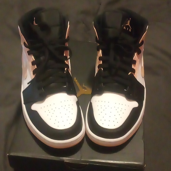Men's size 10 Artic Orange Retro Jordan 1s - Picture 6 of 7